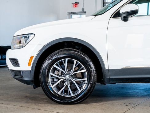 Used 2020 Volkswagen Tiguan SE w/ Panoramic Sunroof Package AWD/4WD image 9
