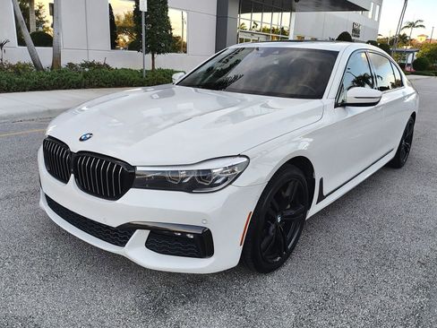 Used 2018 BMW 740i image 8