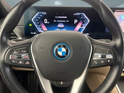 Used 2023 BMW i4 eDrive35 RWD image 11