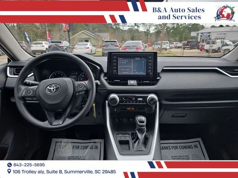 Used 2019 Toyota RAV4 LE FWD image 9