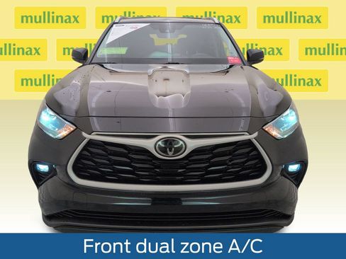 Used 2022 Toyota Highlander XLE AWD/4WD image 15