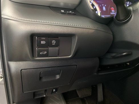 Used 2023 Toyota Highlander XLE AWD/4WD image 18