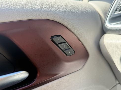 Used 2020 Chrysler Pacifica Limited w/ Advanced Safetytec Group image 32