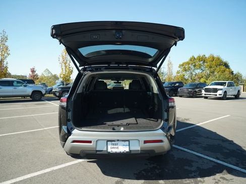 Used 2023 Nissan Pathfinder SL image 17