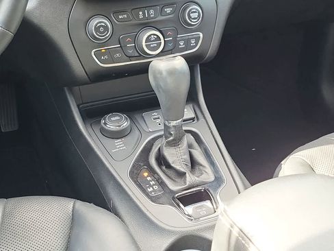 Used 2019 Jeep Cherokee Limited AWD/4WD image 25