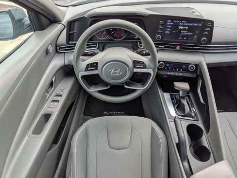 Used 2021 Hyundai Elantra SEL FWD image 15