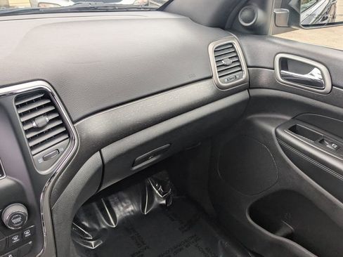 Used 2018 Jeep Grand Cherokee Laredo image 4