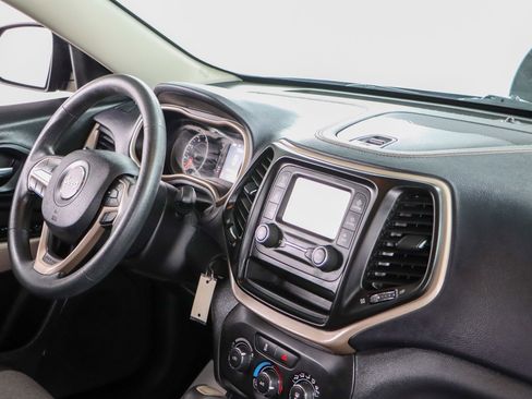 Used 2018 Jeep Cherokee Latitude image 25