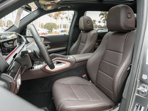Used 2023 Mercedes-Benz GLS 450 4MATIC image 7