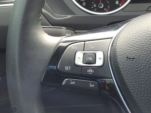 Used 2020 Volkswagen Tiguan SE w/ Panoramic Sunroof Package image 23