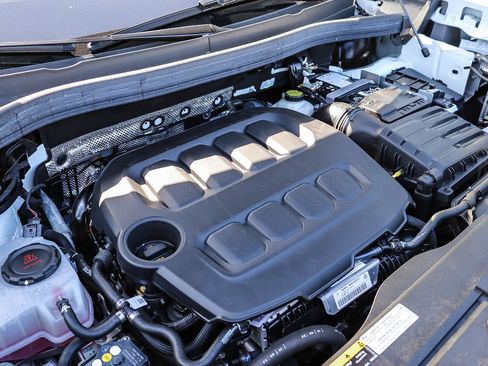 Certified 2025 Volkswagen Tiguan S FWD image 27