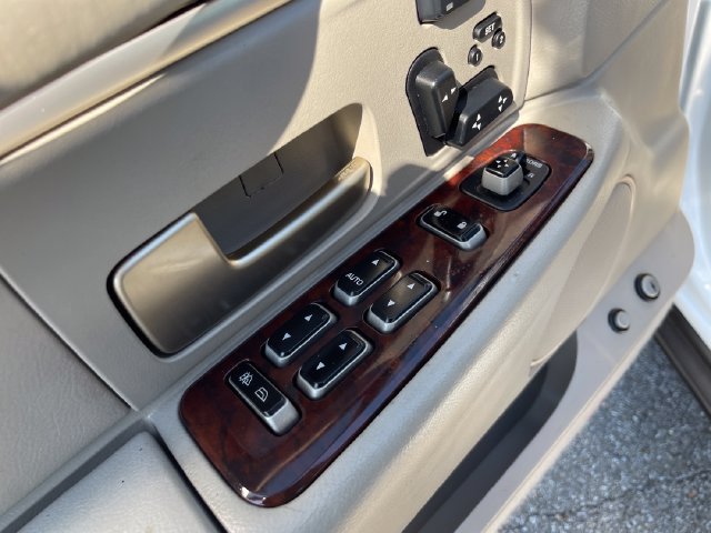 Used 2007 Lincoln Town Car Signature Limited RWD image 11