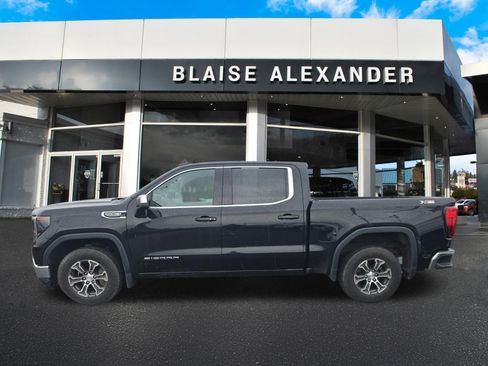 Used 2022 GMC Sierra 1500 SLE w/ X31 Off-Road Package AWD/4WD image 10