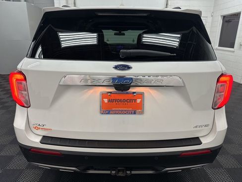 Used 2022 Ford Explorer XLT w/ Equipment Group 202A image 9