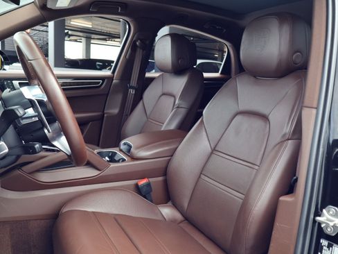 Certified 2023 Porsche Cayenne Platinum Edition AWD/4WD image 5