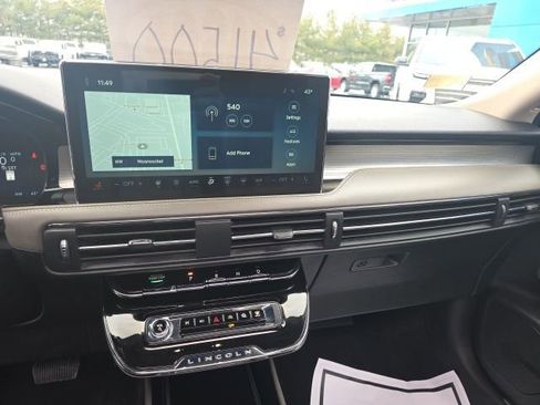 Used 2025 Lincoln Corsair AWD w/ Equipment Group 101A image 20