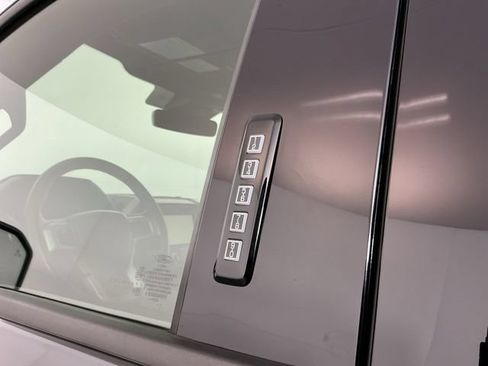 Used 2019 Ford F150 Lariat w/ Equipment Group 502A Luxury AWD/4WD image 11