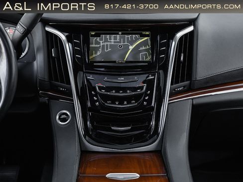 Used 2019 Cadillac Escalade Luxury image 11
