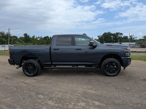 Used 2025 RAM 2500 Big Horn AWD/4WD image 3
