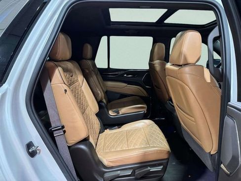 Used 2021 Cadillac Escalade Premium Luxury image 32