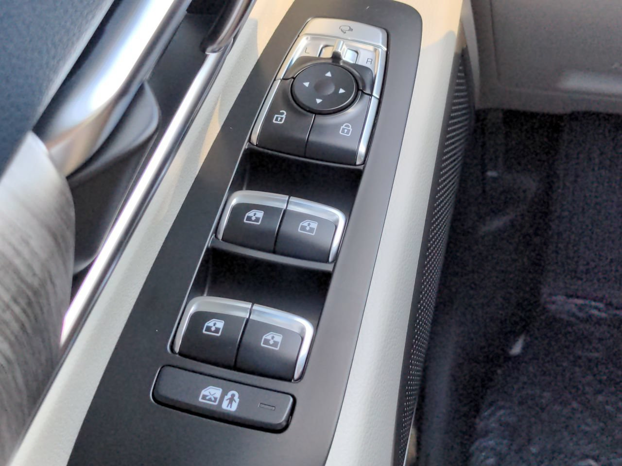 Certified 2023 Kia Telluride EX w/ EX Captain's Chair Package FWD image 20