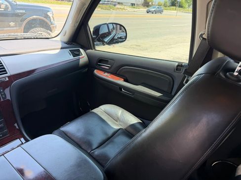 Used 2009 Cadillac Escalade AWD image 16