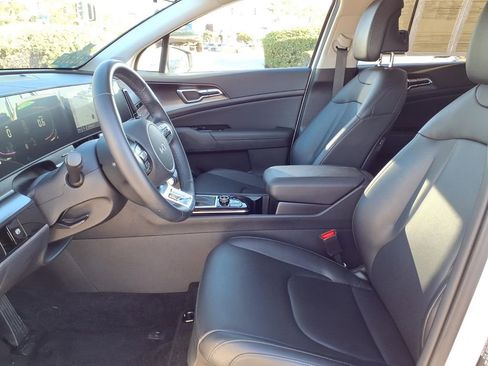 Certified 2025 Kia Sportage EX image 9