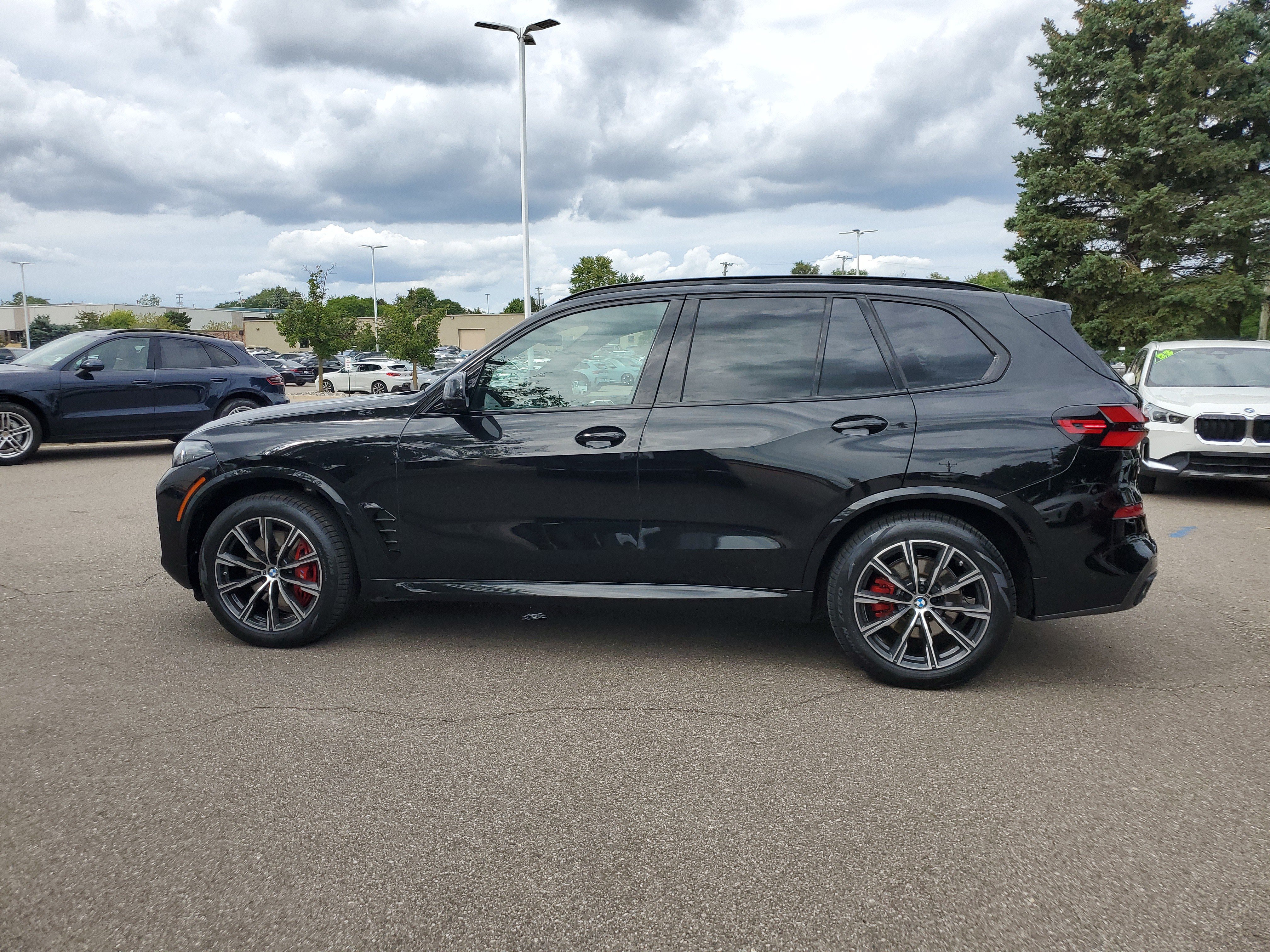 Certified 2024 BMW X5 xDrive40i w/ M Sport Package AWD/4WD image 2