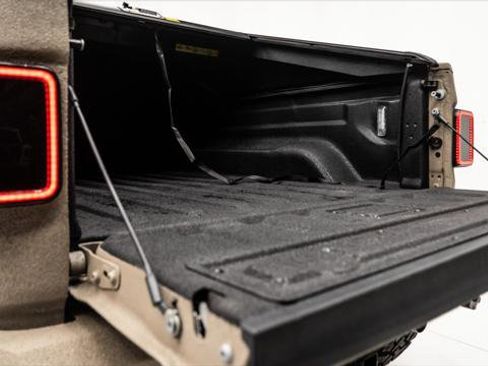 Used 2025 Jeep Gladiator Sport image 33