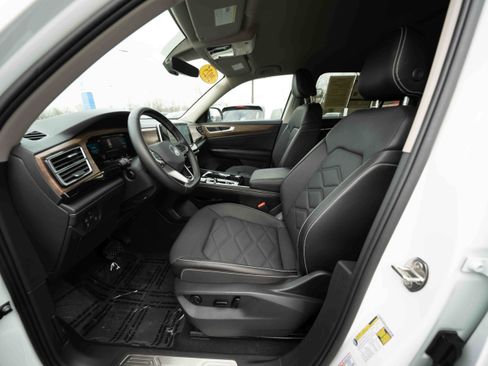 Used 2025 Volkswagen Atlas SE image 9