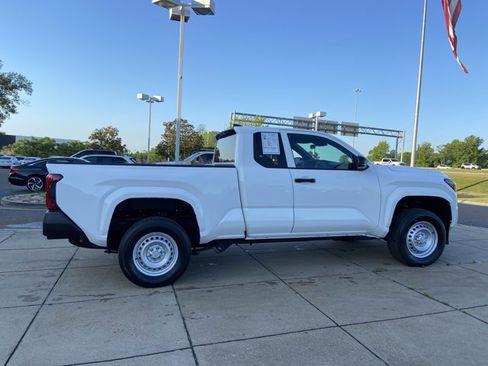 Used 2024 Toyota Tacoma SR image 12