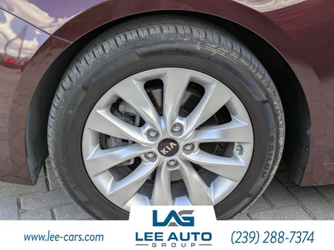 Used 2017 Kia Optima EX w/ Premium Package image 9