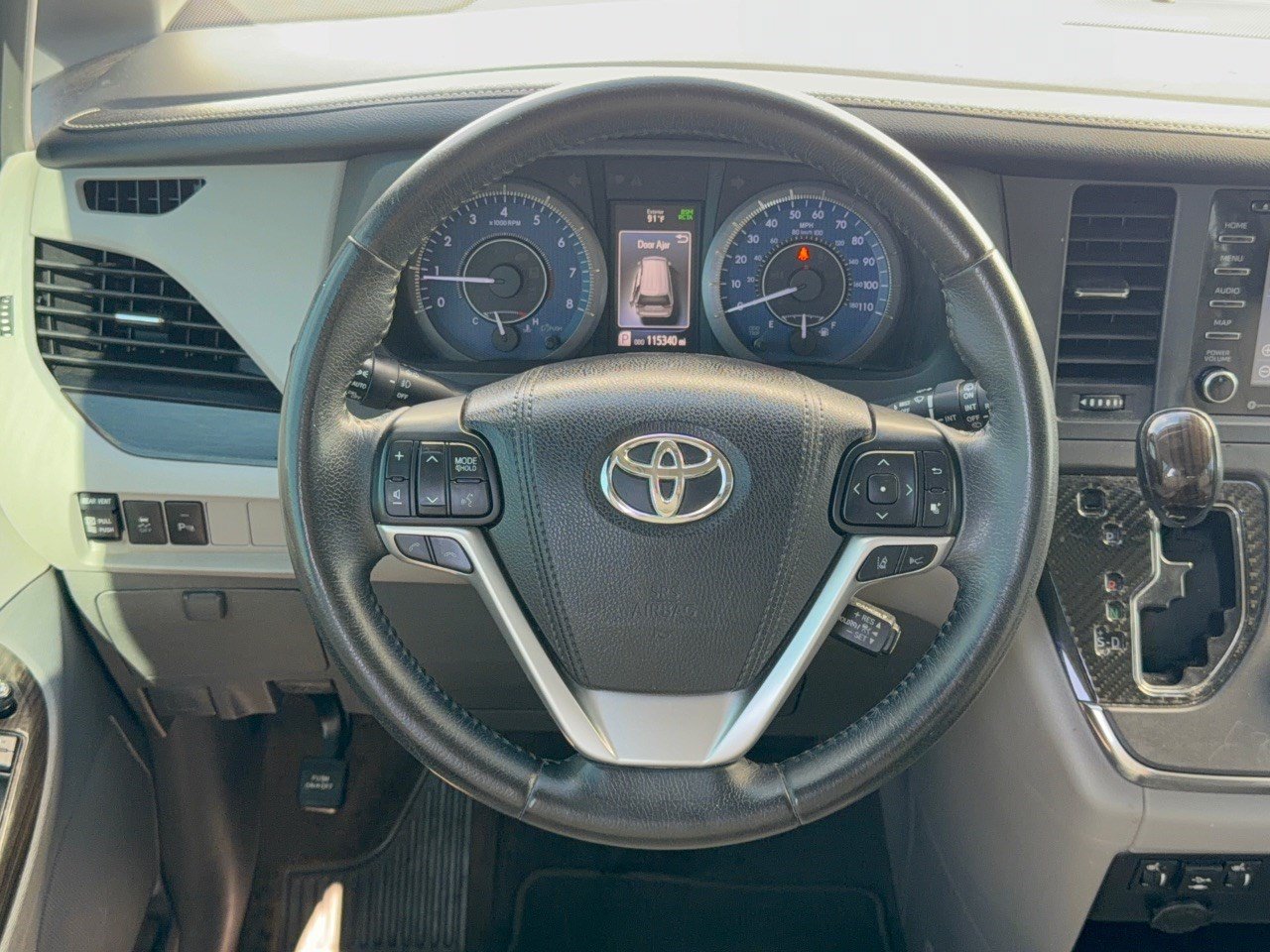 Used 2018 Toyota Sienna XLE w/ XLE Navigation Package FWD image 10