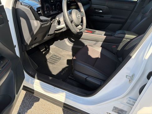 Certified 2025 Nissan Kicks SR image 17