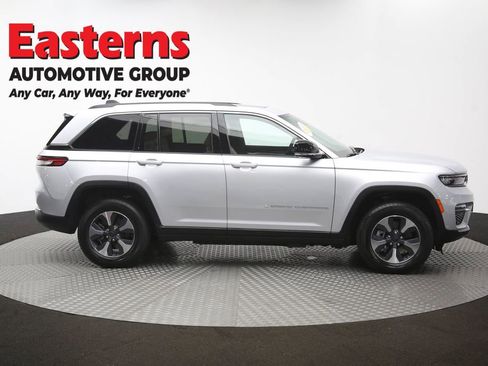 Used 2022 Jeep Grand Cherokee Limited 4xe w/ Luxury Tech Group II AWD/4WD image 48