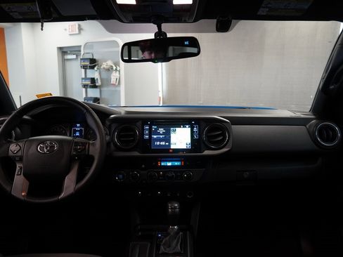 Used 2016 Toyota Tacoma TRD Off-Road image 12