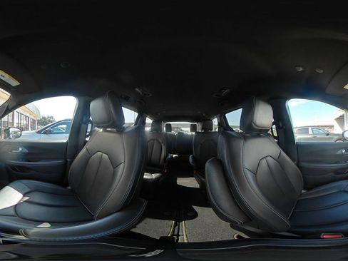 Used 2025 Chrysler Pacifica Select FWD image 39