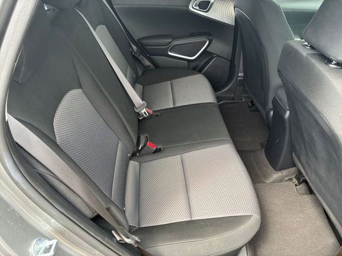 Used 2025 Kia Soul LX w/ LX Technology Package FWD image 38