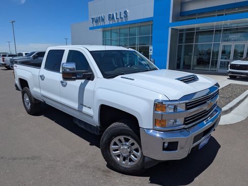Used 2019 Chevrolet Silverado 2500 LTZ w/ Duramax Plus Package AWD/4WD image 4