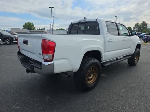 Used 2017 Toyota Tacoma SR5 w/ Tow Package AWD/4WD image 17
