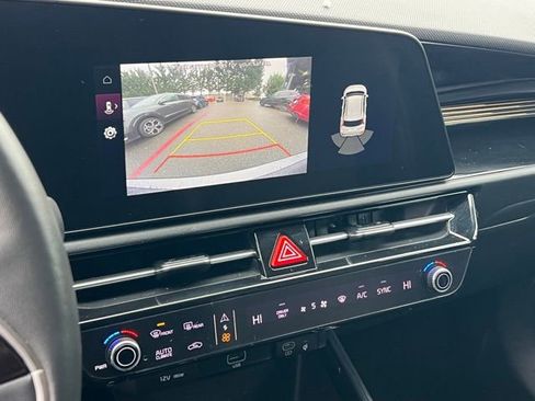 Used 2023 Kia Niro EX image 20