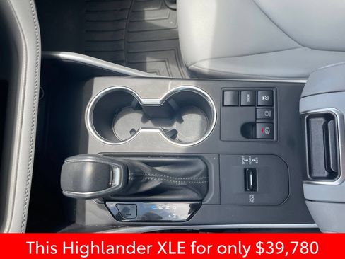 Used 2023 Toyota Highlander XLE FWD image 26