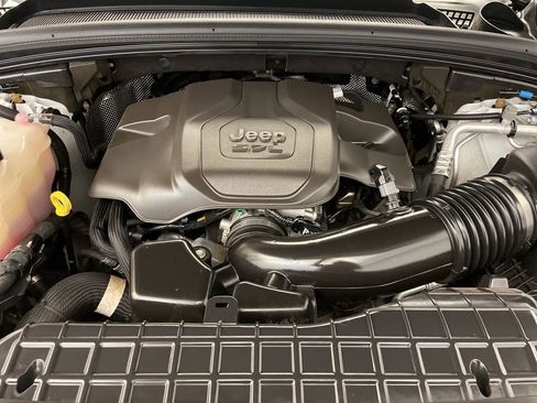 Used 2021 Jeep Grand Cherokee L Overland w/ Luxury Tech Group IV AWD/4WD image 41