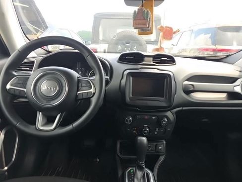 Used 2018 Jeep Renegade Latitude FWD image 7