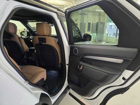 New 2026 Land Rover Discovery Limited Edition AWD/4WD image 14