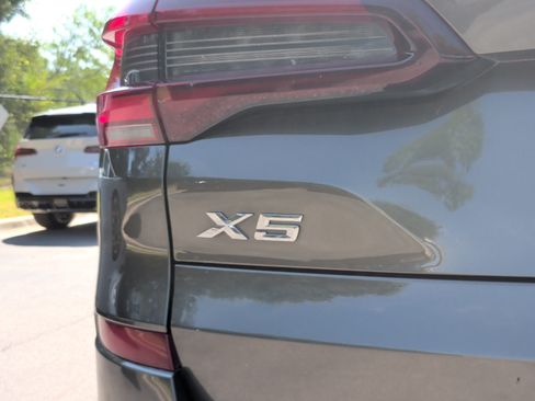 Used 2022 BMW X5 xDrive40i w/ M Sport Package AWD/4WD image 10