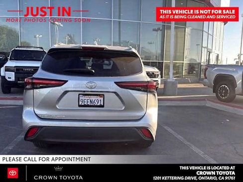 Used 2023 Toyota Highlander XLE FWD image 6