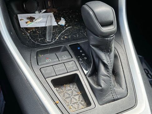 Used 2021 Toyota RAV4 XLE image 12