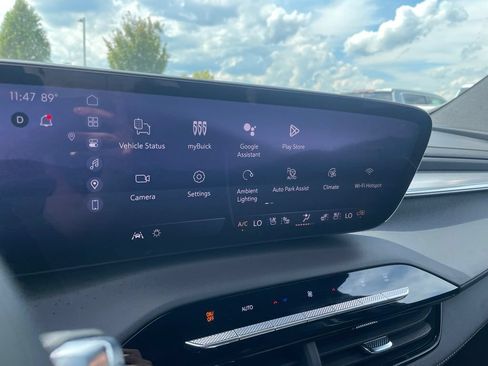 Used 2025 Buick Enclave Avenir w/ Super Cruise Package AWD/4WD image 17