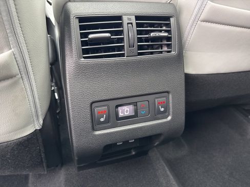 Used 2025 Mitsubishi Outlander AWD image 20